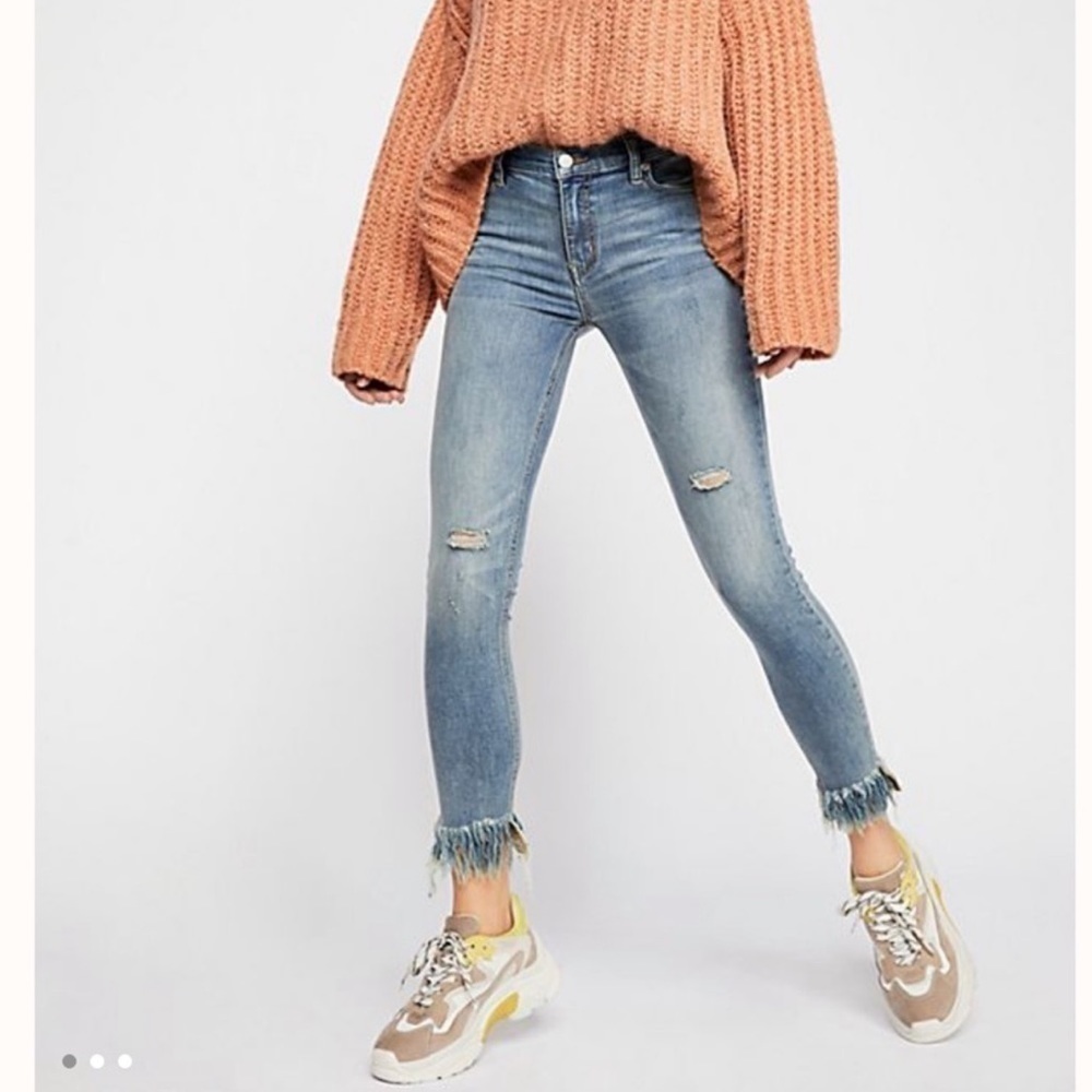 FREE PEOPLE Great Heights Frayed Light Wash Skinny Jeans 25